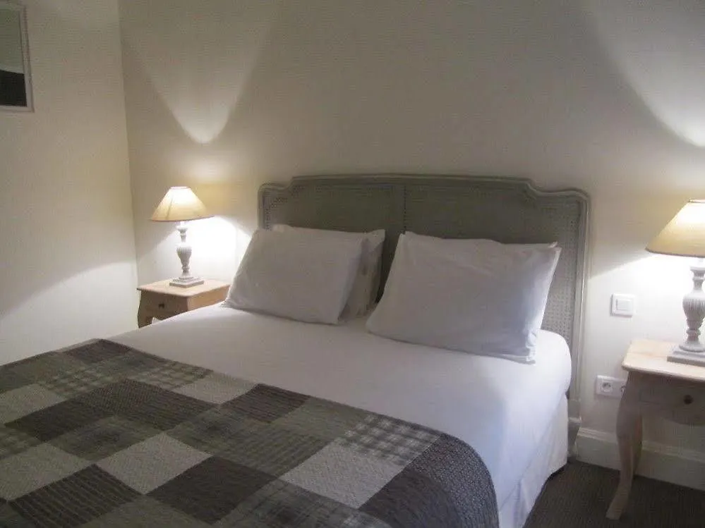 Le Clos Des Cypres Maison D'Hotes De Charme - Diner Gourmet & Bien-Etre Graveson